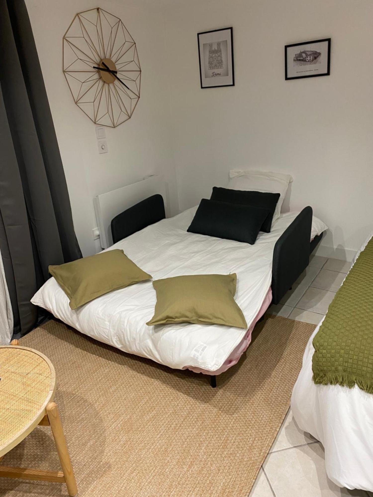 Appart Studio Rdc De Maison Avec Exterieur Proche Reims Tinqueux Ngoại thất bức ảnh