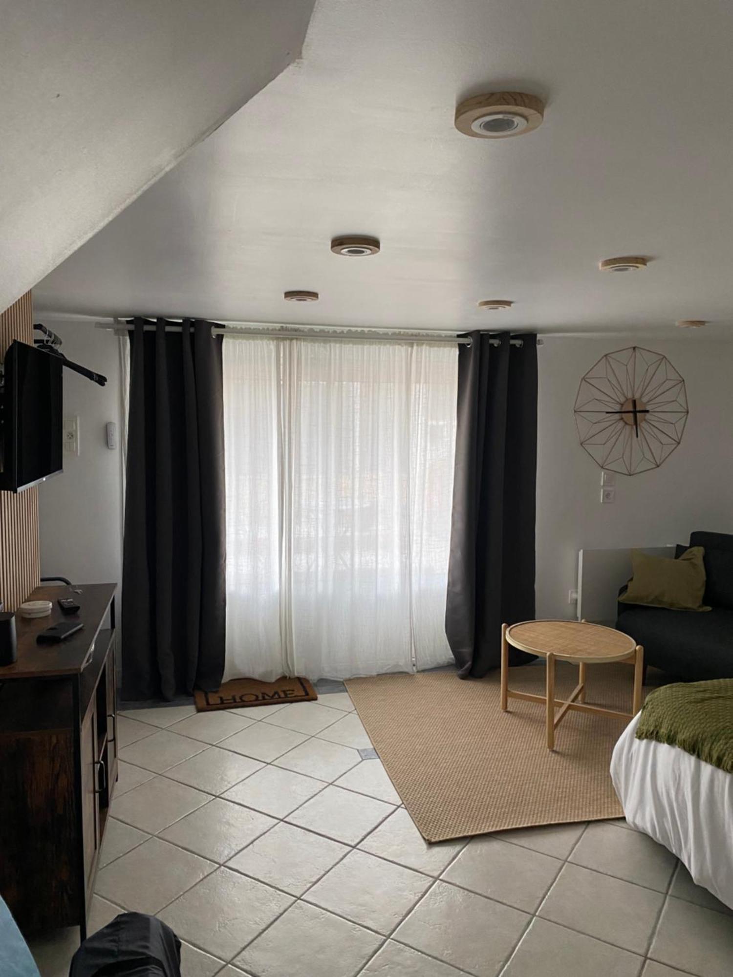 Appart Studio Rdc De Maison Avec Exterieur Proche Reims Tinqueux Phòng bức ảnh