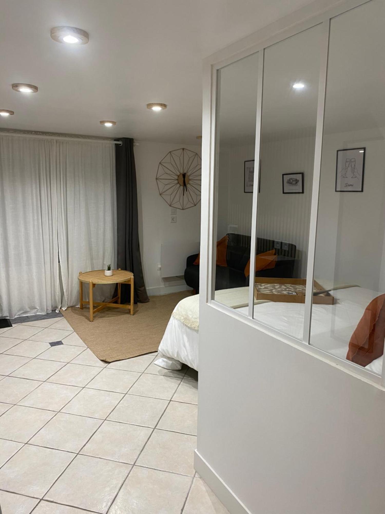 Appart Studio Rdc De Maison Avec Exterieur Proche Reims Tinqueux Ngoại thất bức ảnh
