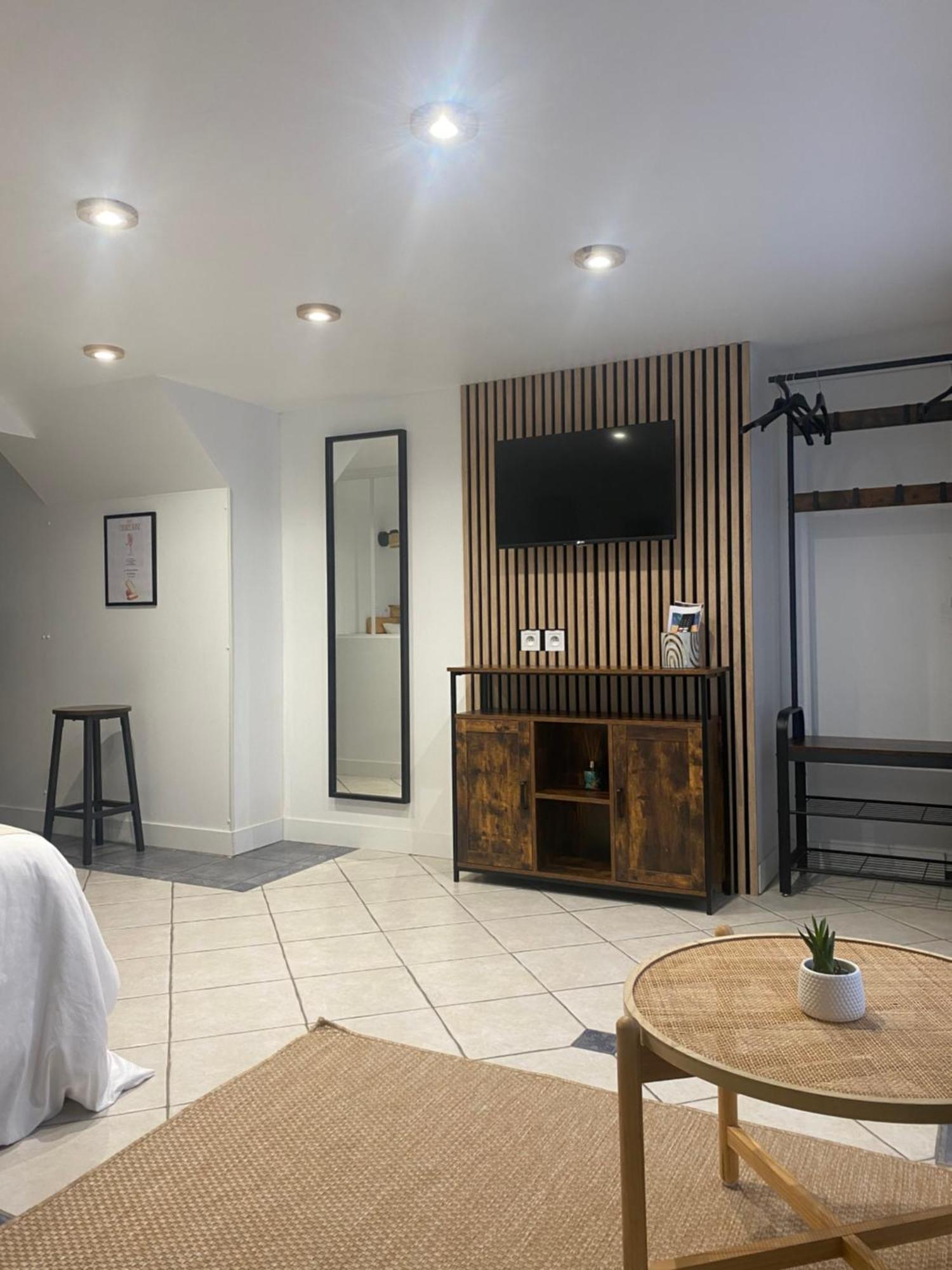 Appart Studio Rdc De Maison Avec Exterieur Proche Reims Tinqueux Ngoại thất bức ảnh